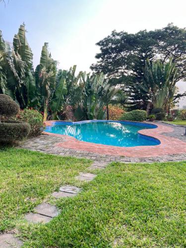 Piscina a Lonehill Ridge o a prop