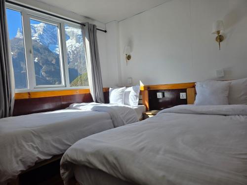 En eller flere senge i et værelse på Tibet inn