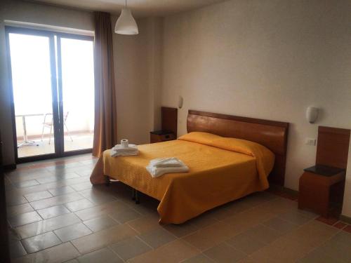 Postel nebo postele na pokoji v ubytování B&B Palazzo Manfredi Vieste, Fronte mare con Parcheggio