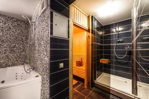 Kylpyhuone majoituspaikassa Home Comfort Livoberezhna IEC Kiev