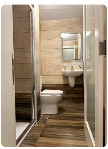 a bathroom with a toilet and a sink at Ortensia in Taʼ Bullara