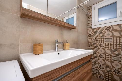 Nea Smyrni 1 BDRM - Links To City Center by ΜΡS