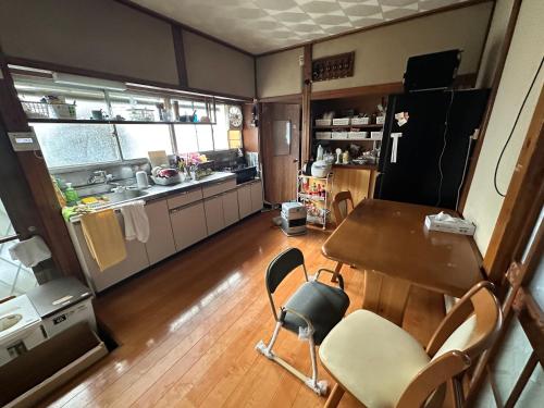a kitchen with a table and chairs in a room at 世界遺産平泉の一軒家ステイ 国際シェアハウス in Hiraizumi