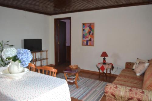 a living room with a table and a couch at TINA 3B - Alojamento Local - RRAL 760 in Porto Martins