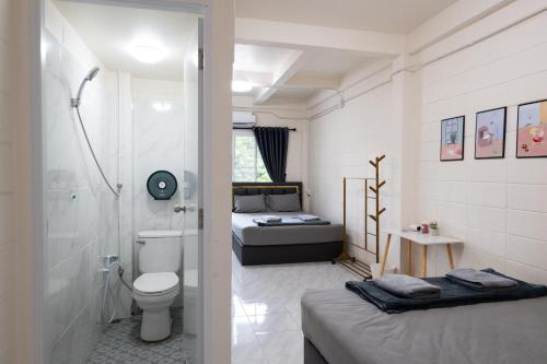 a bathroom with a toilet and a shower and a bed at ดอนเมือง 302 Near DMK Airport BTS Wat PhraSi in Bang Khen