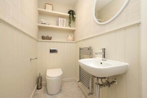 Foto Argyl - Central Old Town Mews Home with Parking 3