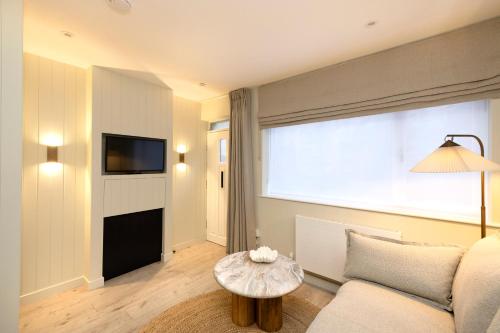Foto Argyl - Central Old Town Mews Home with Parking 5