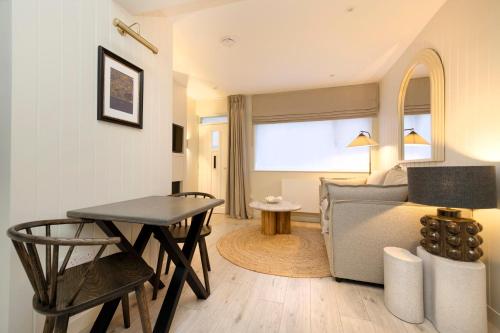 Foto Argyl - Central Old Town Mews Home with Parking 4