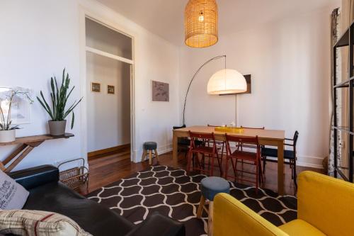 Family Central Lisbon Apartment near Metro sleeps 8