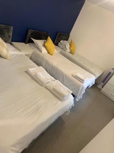 two beds sitting next to each other in a room at 2-Bed 2 bath flat, Close to tube, Free Parking in London