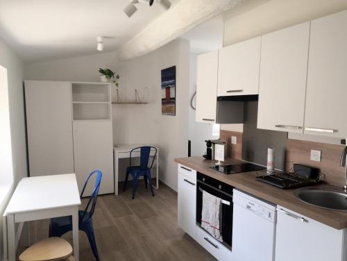 Deux pièces climatisé calme dans le Vieil Antibes