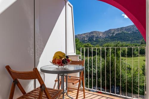 Apartment with Balcony and Mountain View Oleandra 5