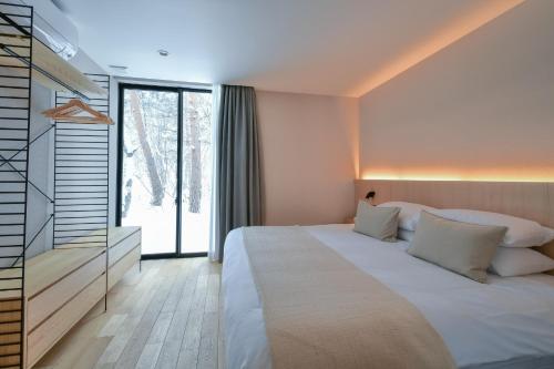 Yasuragi - Sleek modern 3 bedroom ski chalet