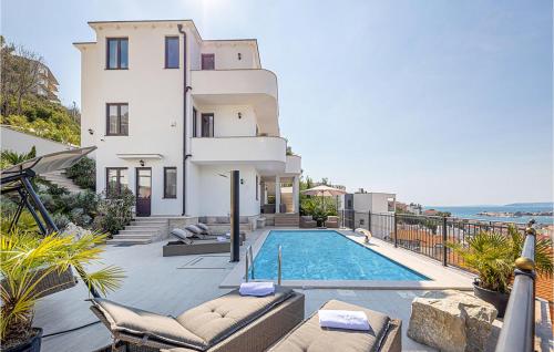 Amazing Home In Podstrana