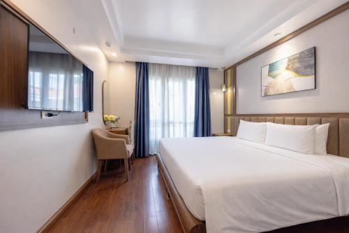 Sky Charm Hanoi Hotel and Spa — Bedroom