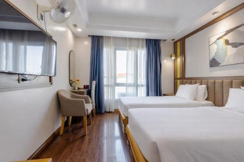 Sky Charm Hanoi Hotel and Spa — Bedroom