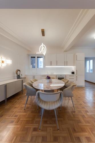 Modern Stay With Acropolis View