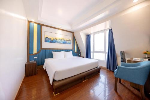 Sky Charm Hanoi Hotel and Spa — Photo of the whole room
