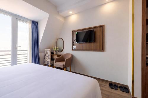 Sky Charm Hanoi Hotel and Spa — View (from property/room)