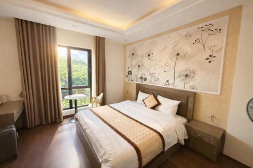 a bedroom with a bed and a large window at Phương Anh Villa 1 in Bắc Ninh