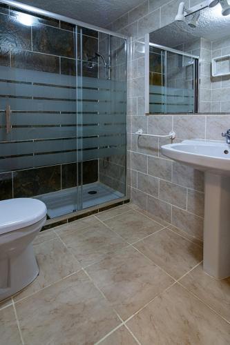 a bathroom with a shower and a toilet and a sink at Maryvent Solo Familias Serviplaya in Playa de Xeraco