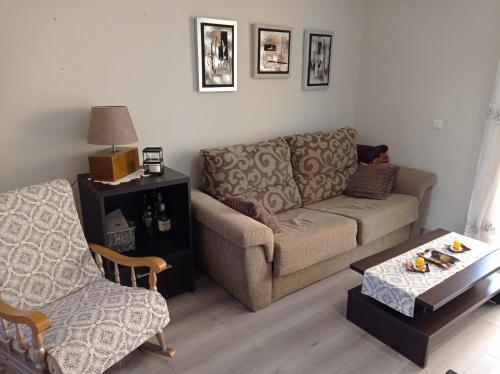 a living room with a couch and a table at Bali Solo Familias Serviplaya in Playa de Xeraco
