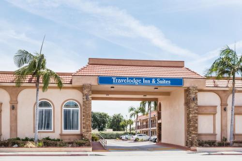 a building with a sign that reads traveler inn and suites at Travelodge Inn & Suites by Wyndham Bell Los Angeles Area in Bell