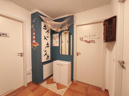 a hallway with a room with a door with a cat on the wall at Ostseeliebe in Kirchdorf