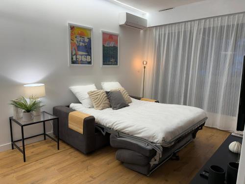 Studio clim & terrasse - free parking - 100m de la mer