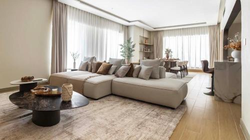 Maison Privee - Ultimate Luxury Penthouse with Pool & Marina Views