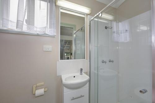 Phòng tắm tại Dalby Tourist Park