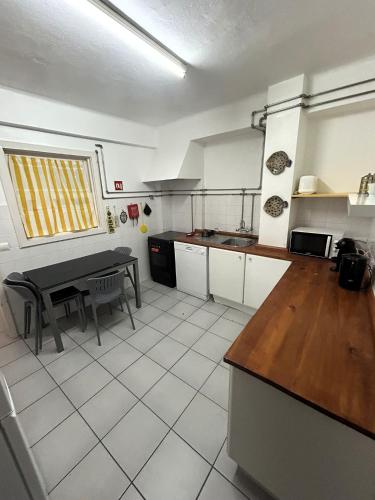 a kitchen with a table and a tableasteryasteryasteryasteryasteryasteryasteryastery at City Center Apartment in Angra do Heroísmo