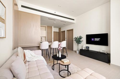New Luxury 1BR with Private Pool & Balcony in JVC