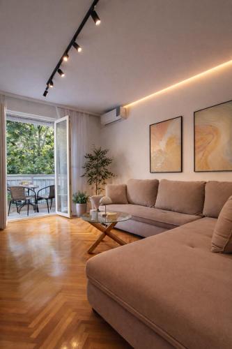 Central Cozy Apartment at Gastro District