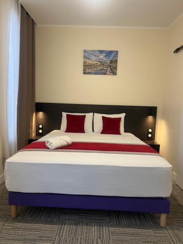 Evelia Hotels