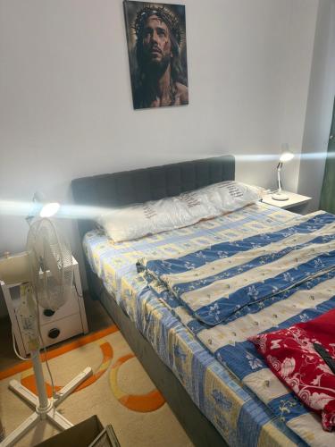 a bedroom with a bed with a painting on the wall at Kay Borsa in Alba Iulia