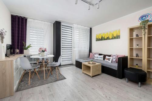 Charming Studio with Balcony in Katowice by Noclegi Renters
