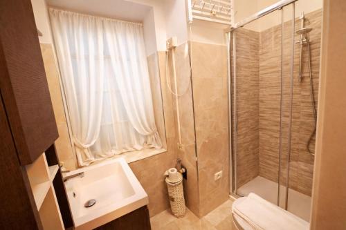 CASA VACANZA COLOSSEO WHOLE HOLIDAY HOME APARTMENT da PAMINO & PRISCILLA