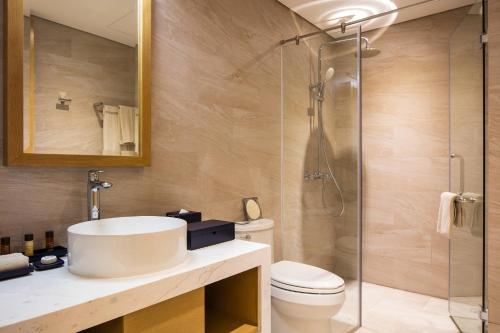 Ein Badezimmer in der Unterkunft FLC Luxury Hotel Quy Nhon