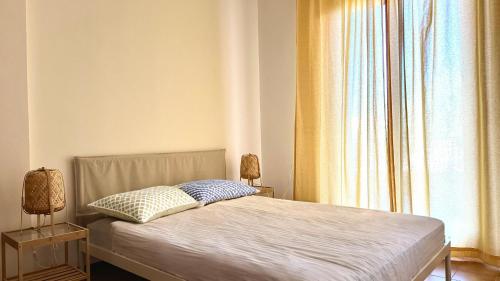 a bedroom with a bed and a large window at N294 - Numana, ampio quadrilocale con giardino e wifi in Numana