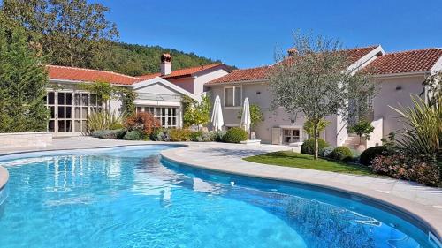 Beautiful Villa Zita with pool in Pican