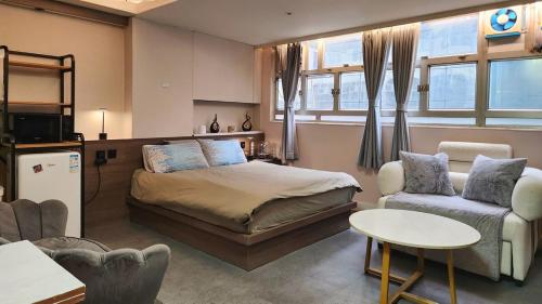 Ultra-Convenient Central Studio in Heart of City