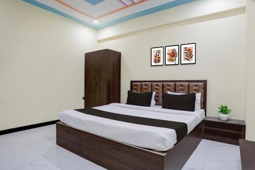 a bedroom with a large bed in a room at Hotel O by OYO SGD Lawn And Hotel in Varanasi