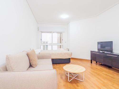 YBH Luis Taboada 13, 2E