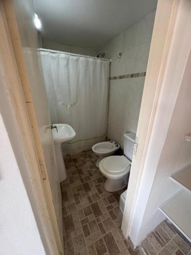 a bathroom with a toilet and a sink at Complejo Hueney in Mar de Ajó