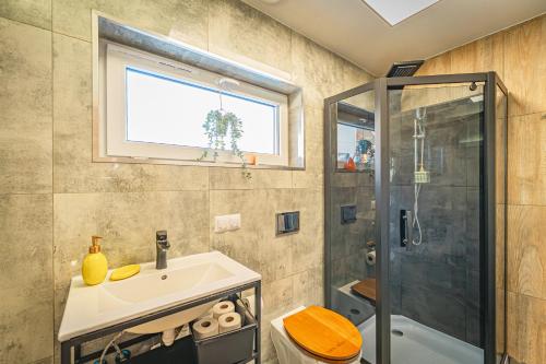 a bathroom with a sink and a shower at Lazy Deer - Camp in Staniszów