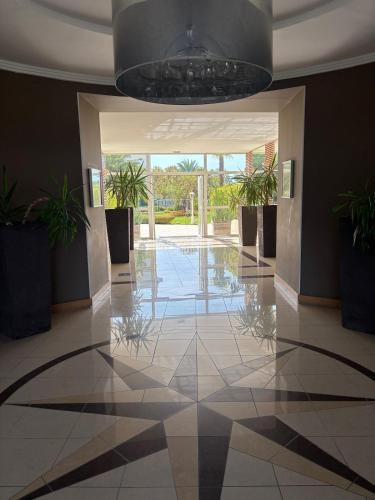 Dream vacation Apartment - Sea view, Pool, Park, 2 Min Walk to Beach, Parking