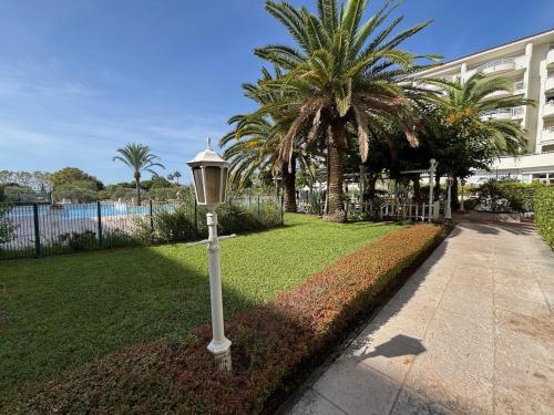 Dream vacation Apartment - Sea view, Pool, Park, 2 Min Walk to Beach, Parking