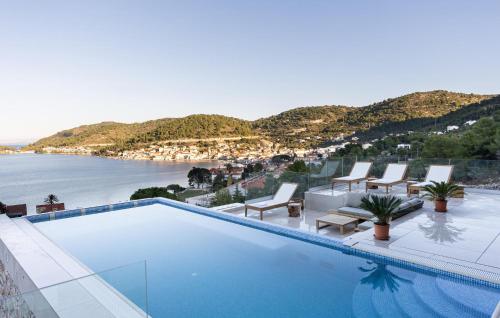 Pet Friendly Home In Vis With Sauna