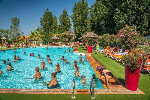 a group of people in a swimming pool at a resort at ZEcamping 4 étoiles 500m plage piscine couverte animaux acceptés club enfant in Sérignan